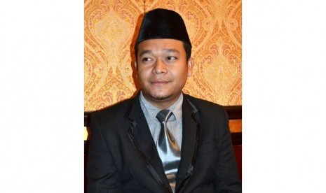 Ustaz  Ismail Marzuki, pembimbing jamaah haji khusus Maktour.