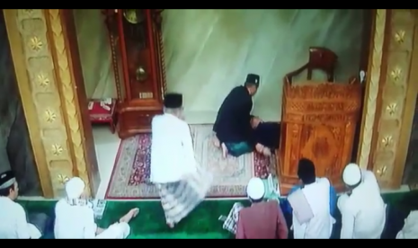 Ustaz Kholik meninggal mendadak saat tengah berkhutbah di hadapan para jamaah Masjid Al-Falah, Jurang Mangu, Tangerang, Banten, Jumat (23/2) 