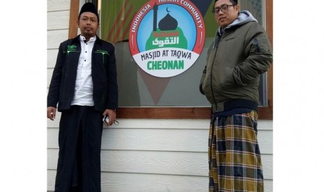 Ustaz Khumaini Rosadi di Masjid At-Taqwa, Choenan, Korea Selatan.