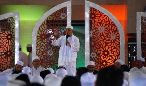 Ustaz M Arifin Ilham memberikan tausiah di Masjid Istiqlal, Jakarta Pusat, Sabtu (14/6).