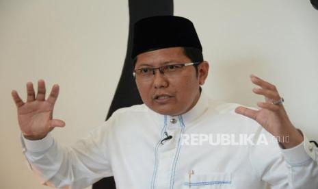 Ustaz Muhammad Cholil Nafis menjawab pertanyaan wartawan republika di Jakarta, Kamis (13/12).