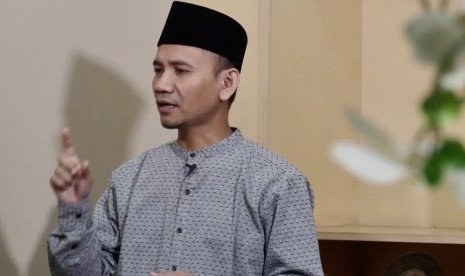 Ustaz Oni Sahroni