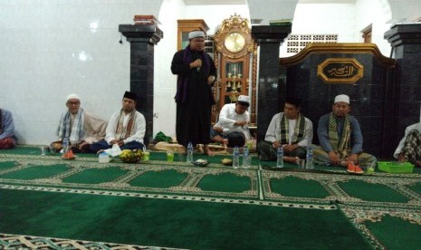 Ustaz Saroni mengisi ceramah Nuzulul Quran di Masjid Ar-Rahmah, Pasir Putih, Depok.