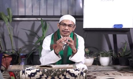 Ustaz Syahruddin El Fikri.