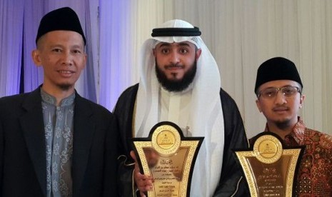 Ustaz Yusuf Mansur, pimpinan Pesantren Daarul Quran Ketapang, Tangerang, usai menerima penghargaan di makkah 