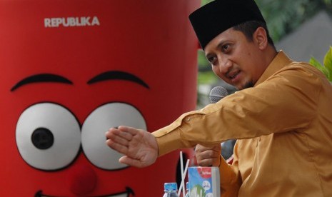 Ustaz Yusuf Mansyur berceramah sekaligus bedah buku pada pameran buku Republika, Ahad (22/6) 