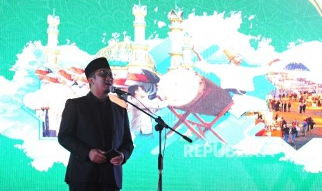 Ustaz Yusuf Mansyur berikan tausiah saat membuka Pesona Khazanah Ramadhan 2017 di Islamic Center, Mataram, Lombok, Nusa Tenggara Barat, Kamis (25/5).