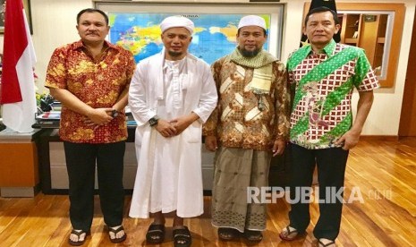 Ustaz Zulkifli Ali dan KH M Arifin Ilham bersama Komjen Pol Lutfi Lubihanto (Kabaintelkam Polri) & Irjen. Pol. Agung Sabar Santoso (Kadivkum Polri) di Mabes Polri