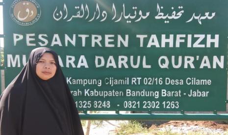 Membentuk Generasi Hafiz Quran yang Shaleh dan Cerdas. Foto: Ustazah Lilis Yulistiawati, Kepala Sekolah Tahfizh Mutiara Qur