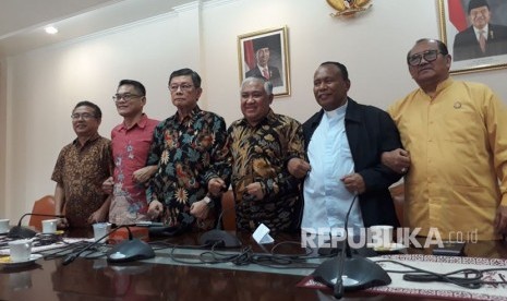  Utusan khusus presiden untuk dialog dan kerja sama antar agama dan peradaban (UKP-DKAAP), Prof Din Syamsuddin menyampaikan konferensi pers bersama pemuka agama di Gedung Oase Kabinet Kerja, Jakarta Pusat, Kamis (11/1) . Para pemuga agama tersebut akan menggelar Musyawarah Besar Pemuka Agama untuk Kerukunan Bangsa di Jakarta pada tanggal 9-10 Februari 2018.