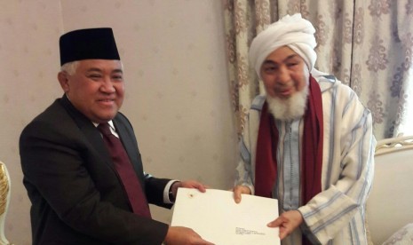 Utusan Khusus Presiden untuk Dialog dan Kerjasama Antar Agama dan Peradaban (UKP-DKAAP) Din Syamsuddin bertemu dengan ulama Uni Emirat Arab (UEA) Syaikh Dr. Abdullah bin Bayah.