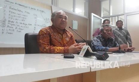 Utusan khusus Presiden untuk Dialog dan Kerjasama Antar Agama dan Peradaban, Din Syamsuddin dan Rektor UMS, Sofyan Anif