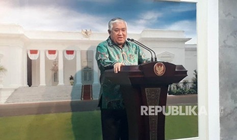 Utusan Khusus Presiden untuk Dialog dan Kerjasama  Antaragama dan Peradaban, Din Syamsudin memberikan keterangan pers usai bertemu Presiden Jokowi, Kamis (5/4. 