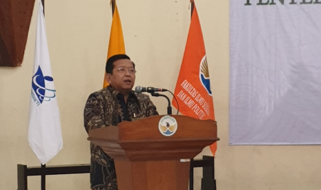 UU Desa. Wakil Ketua Dewan Perwakilan Daerah Republik Indonesia (DPD RI), Akhmad Muqowam, dalam Simposium Nasional dengan tema “Menggagas Pemerintahan Desa sebagai Penyelenggara Langsung Pelayanan Publik”, di Universitas Tidar Magelang, Jumat (1/3).