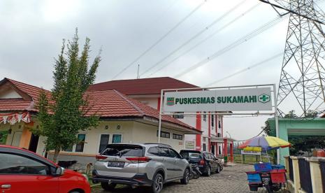 Vaksinasi dosis kedua bagi para tenaga kesehatan di Puskesmas Sukamahi, Kecamatan Cikarang Pusat, Kabupaten Bekasi. Rabu (17/2). F