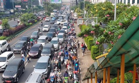 Ilustrasi mobilitas masyarakat di kota.