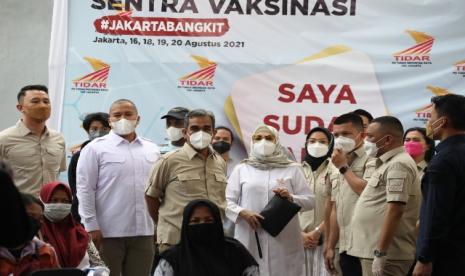 Sekjen Gerindra, Ahmad Muzani, saat meninjau Vaksinasi TIDAR DKI Jakarta, Jumat (20/8). Dia menyatakan pemerintah dan masyarakat bahu membahu menangani pandemi Covid-19 