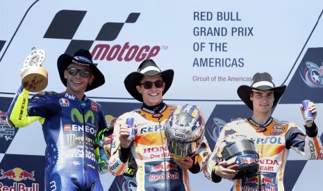 Valentino Rossi (kiri) di podium GP Amerika 2017.