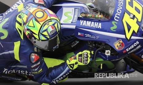 Valentino Rossi memacu sepedamotor Yamaha dalam Grandprix Argentina di Sirkuit Termas de Rio Hondo 