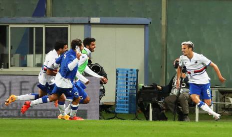 Valerio Verre (kanan) merayakan golnya yang jadi penentu kemenangan Sampdoria atas Fiorentina.