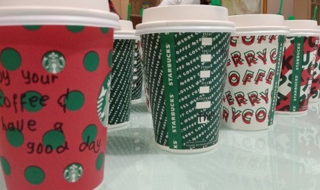 Varian kopi akhir tahun Starbucks selalu tersaji di gelas khusus atau dikenal dengan red cup.