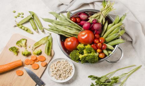 Penelitian ini menunjukkan bahwa pola makan vegan menghasilkan emisi pemanasan iklim, polusi air, dan penggunaan lahan 75 persen lebih sedikit daripada pola makan yang mengonsumsi lebih dari 100 gram daging per hari.