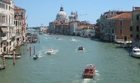 Venesia yang romantis cocok dijadikan tempat berlibur bersama pasangan.