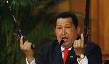 Venezuela's President Hugo Chavez shows the pistols of independence hero Simon Bolivar during a ceremony to mark the his birthday in Caracas in this July 24, 2012.