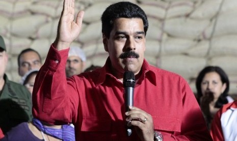 Venezuela's Vice President Nicolas Maduro speaks during a visit to Fama de America's coffee processing plant in Caracas January 3, 2013. Maduro returned to Venezuela on Thursday after visiting Hugo Chavez in hospital in Cuba, but gave no new details on the