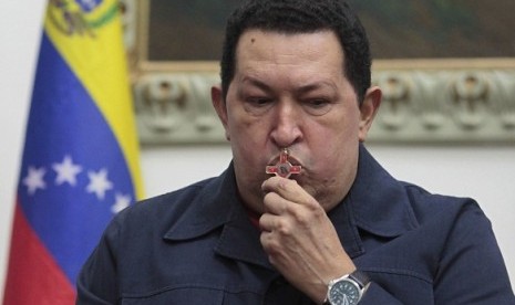 Venezuelan President Hugo Chavez says on Saturday he would undergo another cancer operation in the coming days after doctors in Cuba found a third recurrence of malignant cells in his pelvic area. (file photo)  