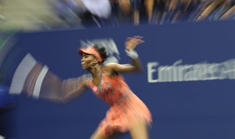 Venus Williams saat berlaga pada babak perempat final AS Terbuka melawan Petra Kvitova, Rabu (6/9). 