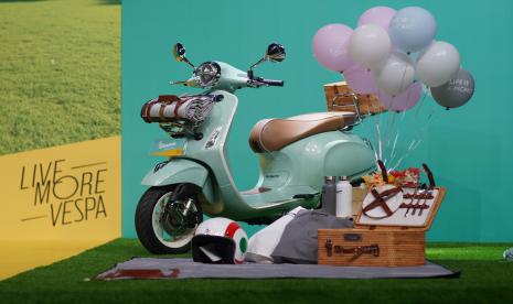 Vespa picnic yang dilengkapi asesoris tambahan piknik