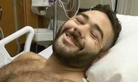 Veteran perang Irak Chris Mintz (30 tahun) harus mengalami lima luka tembak dan dua kakinya patah saat mencoba menghalangi penembak memasuki kelas di Umpqua Community College di Roseburg, Oregon, AS.