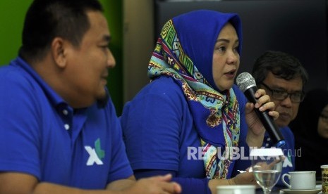 Vice Presiden XL Central Regional Rd Sofia Purbayanti (tengah) memberikan penjelasan saat Media Update 'XL Network Quality Campaign 4,5G' di Graha XL Martadinata, Jalan LRE Martadinata, Kota Bandung, Senin (6/2).