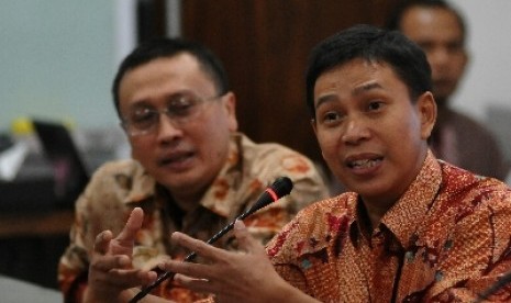 Vice President Corporate Communication Pertamina Ali Mundakir (kanan)