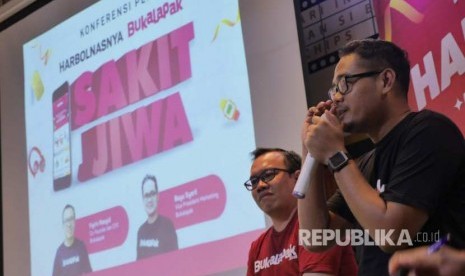  Vice President Marketing Bukalapak, Bayu Syeril saat acara 'Harbolnas Bukalapak Sakit Jiwa' di Gedung Plaza City View, Jakarta, Senin (5/12).