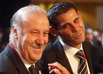 Vicente del Bosque dan Fernando Hierro (kanan)