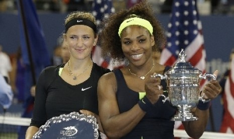 Victoria Azarenka (kiri) dan Serena Williams (kanan).