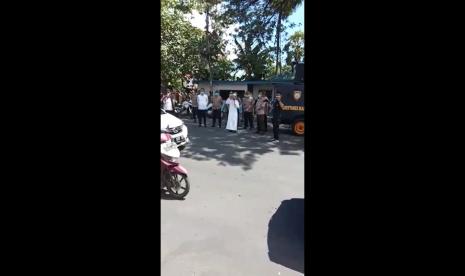 Video Ustadz Dasad Latif memberi penyuluhan corona di pasar tradisional di Makassar