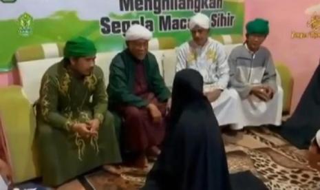 Video yang viral di media sosial tersebut seorang tokoh yang menyatakan poligami, pergantian pasangan, dan pernikahan tanpa wali serta saksi adalah hal yang diperbolehkan.