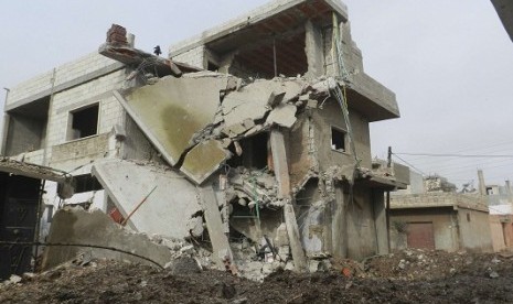 View of buildings damaged after a Syrian Air Force fighter jet loyal to President Bashar al-Assad fired missiles at Houla, near Homs, December 3, 2012. More than 40,000 people have been killed during the 20 months conflict. 