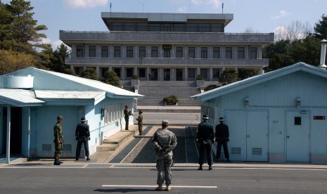 View of the North Korea from the southern side of the Joint Security Area in the border between duo Koreas (illustration)