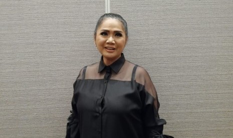 Vina Panduwinata akan tampil bersama para musisi milenial dalam format Vina Panduwinata and Her Close Friends di The 90's Festival edisi kelima. 