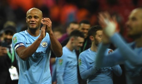 Vincent Kompany (kiri).