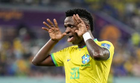 Vinicius Junior dari Brasil merayakan setelah mencetak gol yang dianulir selama pertandingan sepak bola grup G Piala Dunia antara Brasil dan Swiss, di Stadion 974 di Doha, Qatar, Senin, 28 November 2022. 