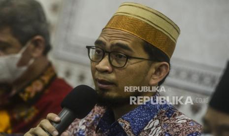 Viral di media sosial, Ustadz Adi Hidayat (UAH) telah resmi menggantikan posisi Miftah Maulana Habiburrahman atau Gus Miftah sebagai Utusan Khusus Presiden Bidang Kerukunan Beragama dan Pembinaan Sarana Keagamaan.