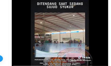 Viral pemain futsal ditendang saat selebrasi sujud.