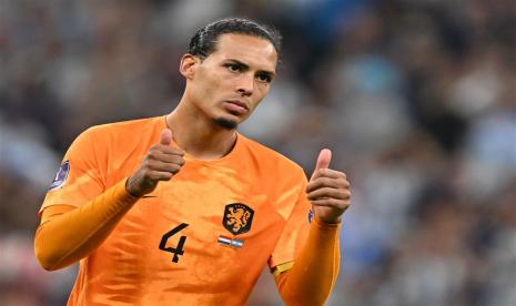 Bek sekaligus kapten timnas Belanda, Virgil van Dijk.