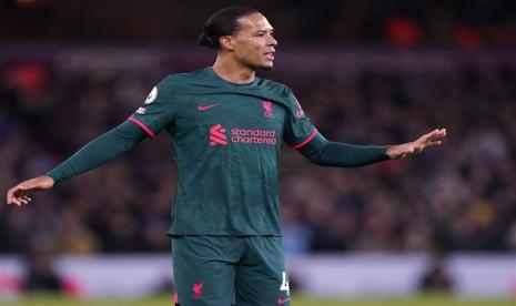 Bek sekaligus kapten Liverpool, Virgil van Dijk.