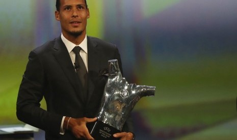 Virgil Van Dijk meraih penghargaan Bek Terbaik Liga Champions 2018/19